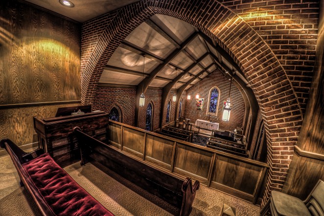 There are just so many interesting things going on in this room.